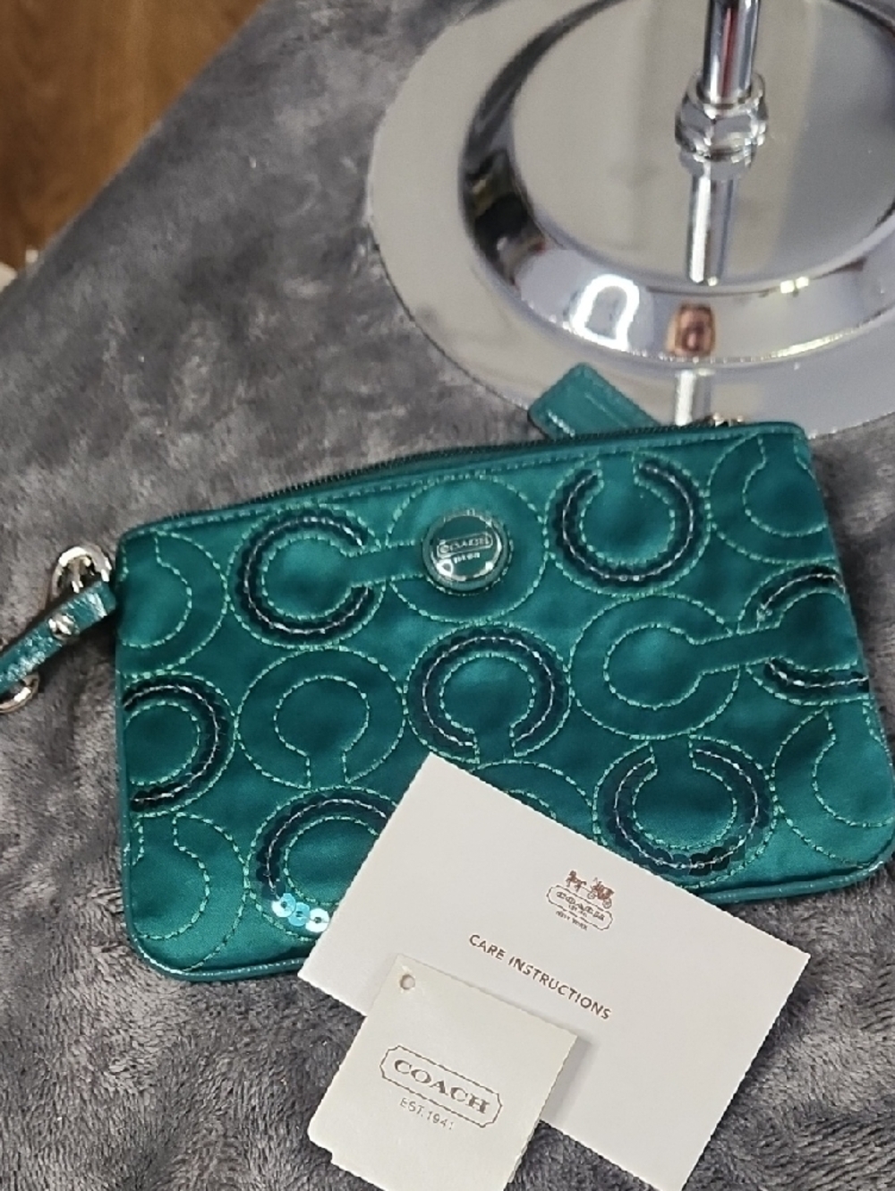 COACH Teal Quilted Signature Wristlet nwt - Picture 4 of 4